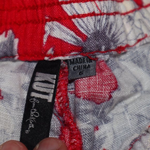 Kut from the Kloth Linen Floral Shorts - Picture 3 of 5